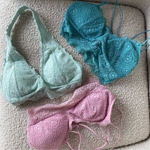 Final: Hollister pastel bralettes bundle size XS